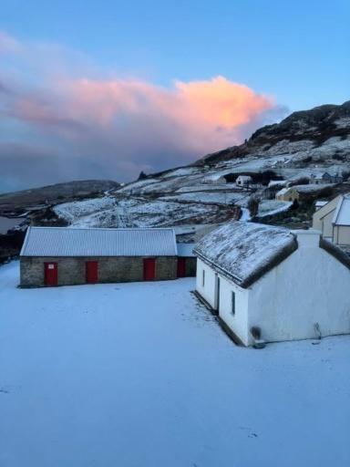 Anne'S Thatched Cottage Kilcar ภายนอก รูปภาพ